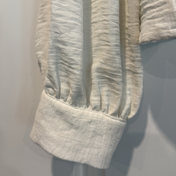 DAZY Women's White Cinched Sleeve Blouse Size XLarge - Picture 3 of 9